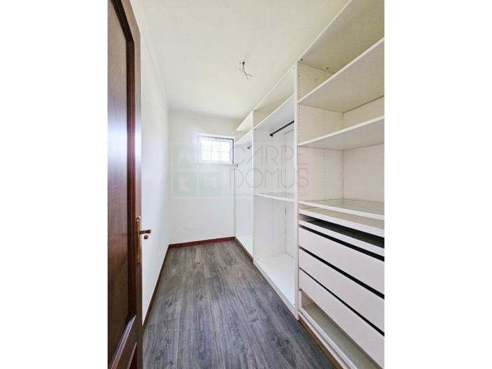 Image No.26-4 Bed House for sale