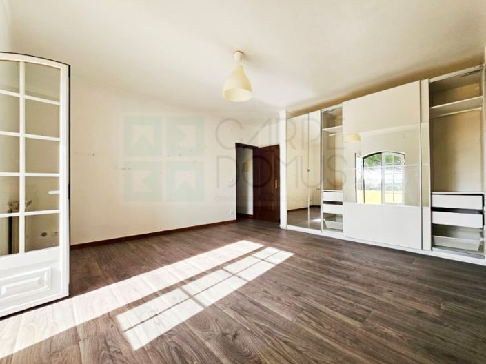 Image No.30-4 Bed House for sale