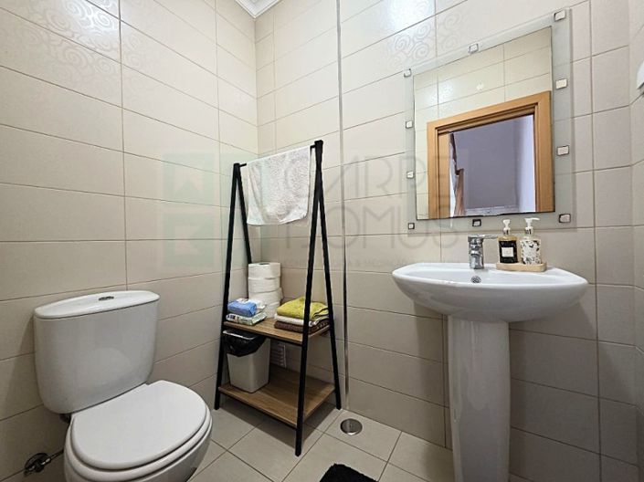 Image No.12-2 Bed House for sale