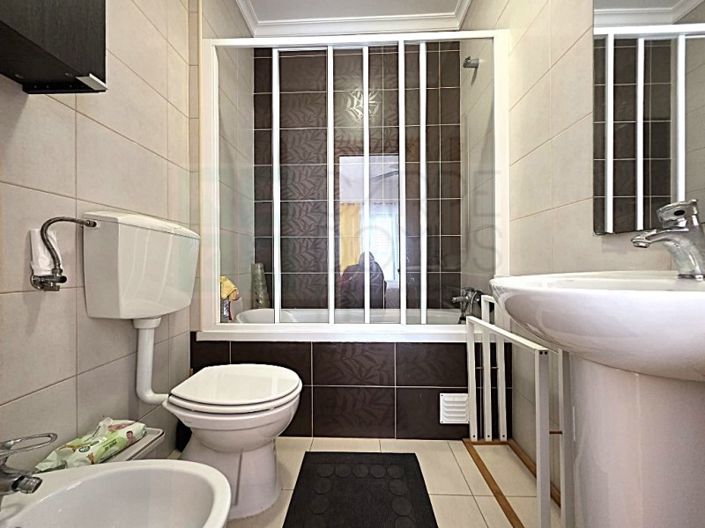 Image No.17-2 Bed House for sale