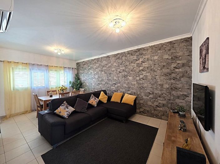 Image No.4-2 Bed House for sale