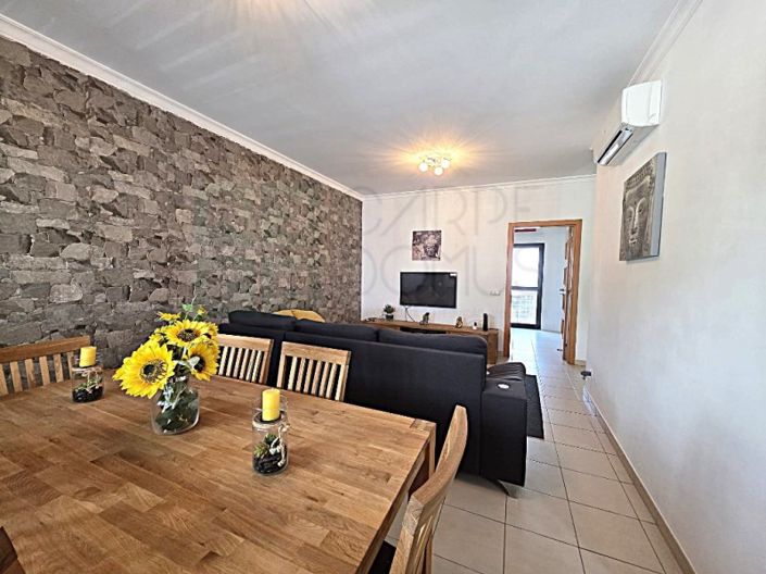 Image No.6-2 Bed House for sale