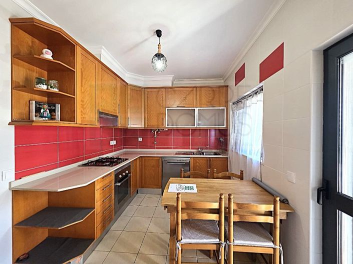 Image No.8-2 Bed House for sale