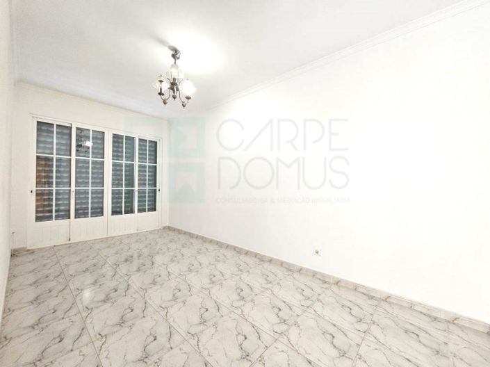 Image No.15-4 Bed House for sale