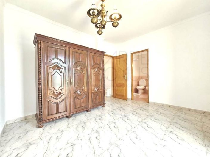 Image No.20-4 Bed House for sale