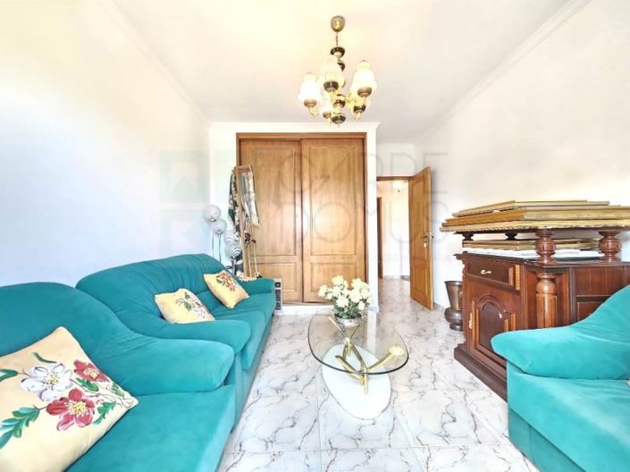 Image No.25-4 Bed House for sale