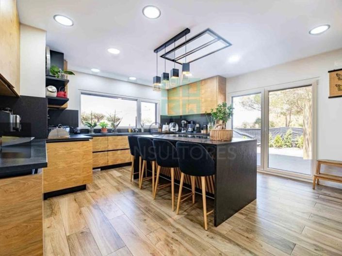 Image No.18-4 Bed House for sale