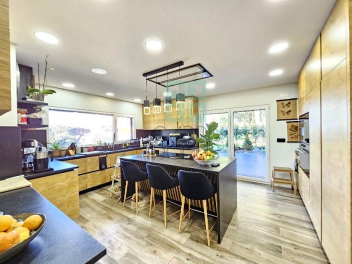 Image No.19-4 Bed House for sale