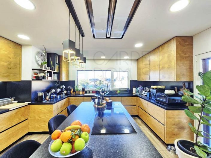 Image No.20-4 Bed House for sale