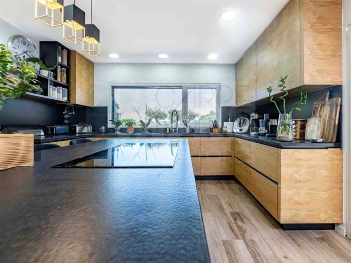 Image No.21-4 Bed House for sale