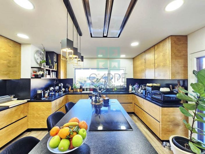 Image No.21-4 Bed House for sale