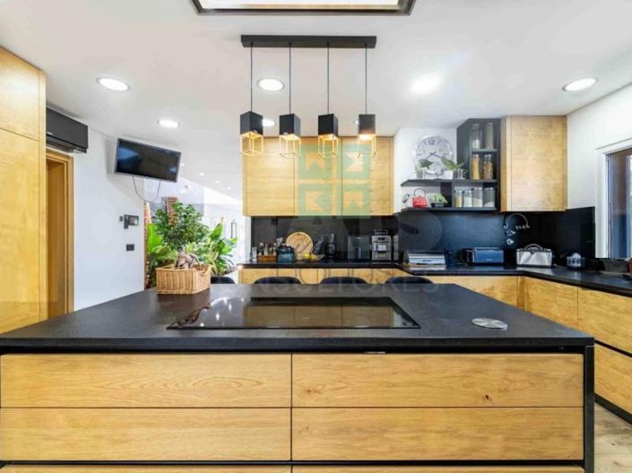 Image No.23-4 Bed House for sale