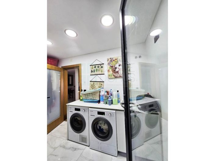 Image No.24-4 Bed House for sale