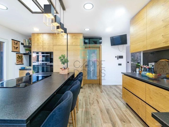 Image No.24-4 Bed House for sale