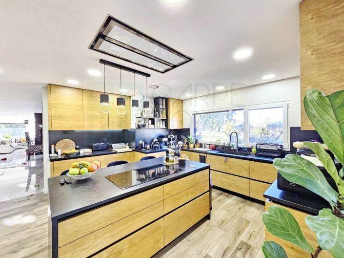 Image No.25-4 Bed House for sale