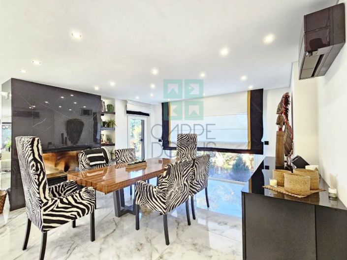 Image No.2-4 Bed House for sale