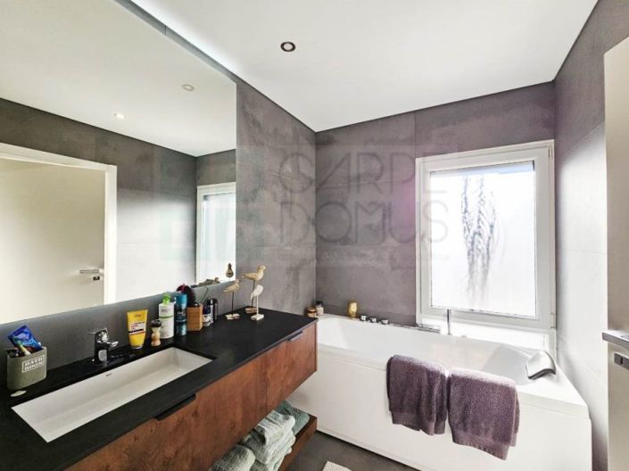 Image No.57-4 Bed House for sale