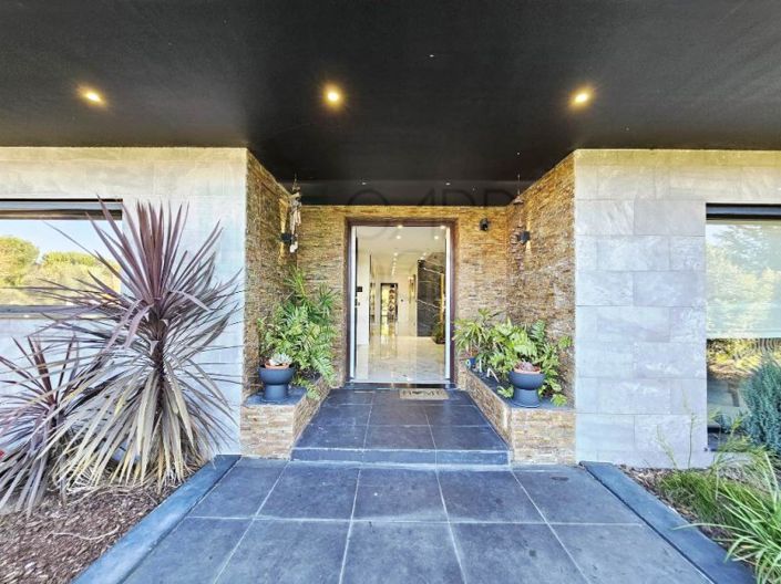 Image No.10-4 Bed House for sale