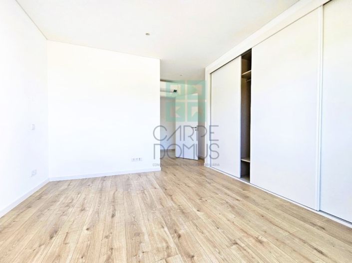 Image No.19-4 Bed Apartment for sale