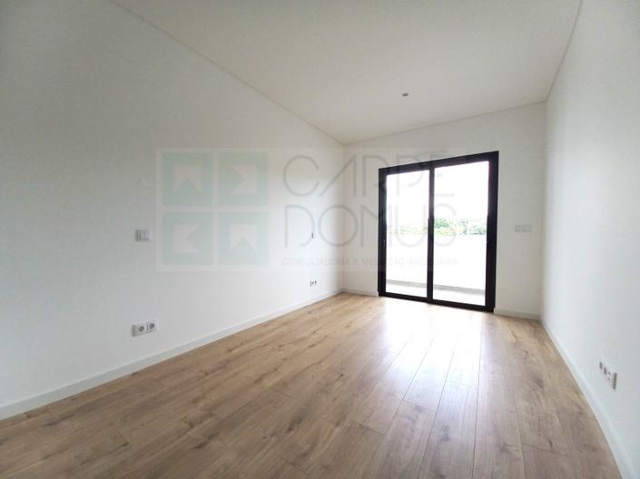 Image No.22-4 Bed Apartment for sale