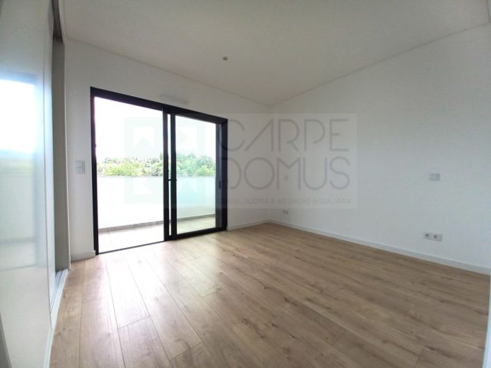 Image No.24-4 Bed Apartment for sale