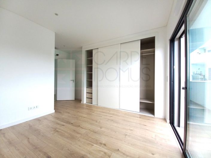 Image No.25-4 Bed Apartment for sale