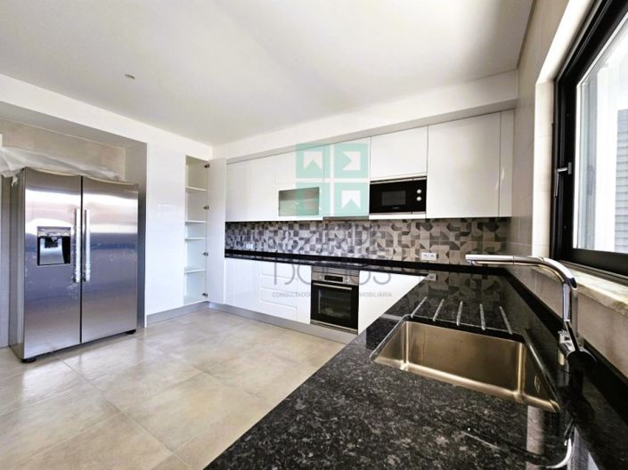 Image No.4-4 Bed Apartment for sale