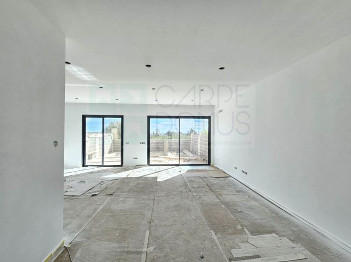 Image No.12-4 Bed House for sale