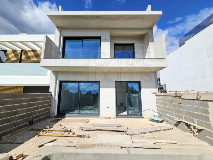 Image No.13-4 Bed House for sale