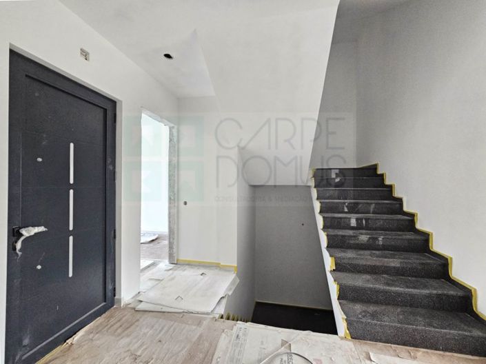 Image No.20-4 Bed House for sale