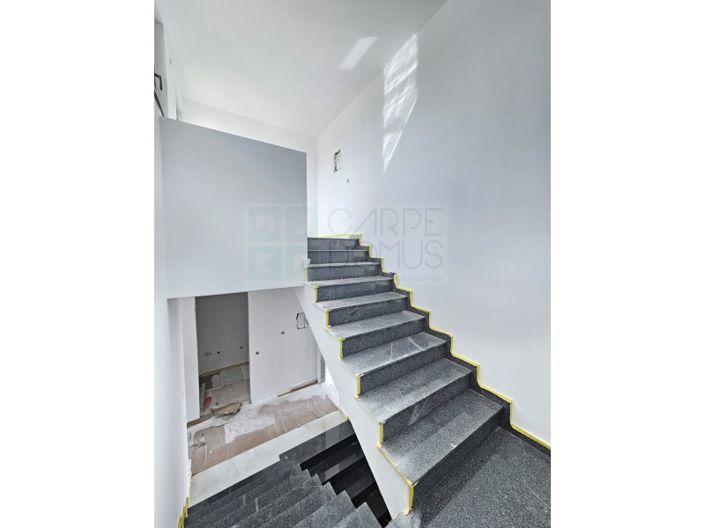 Image No.21-4 Bed House for sale