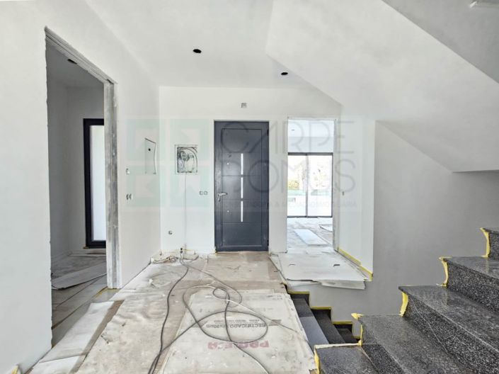 Image No.3-4 Bed House for sale