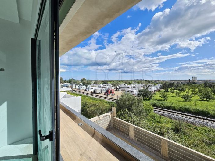 Image No.31-4 Bed House for sale