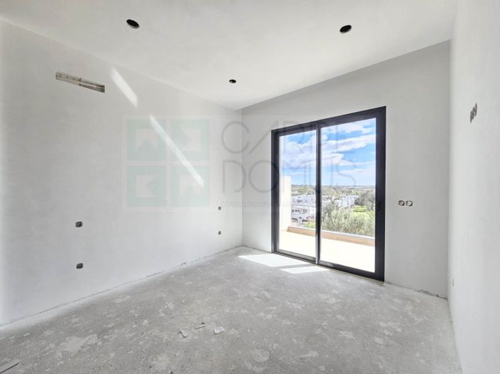 Image No.33-4 Bed House for sale