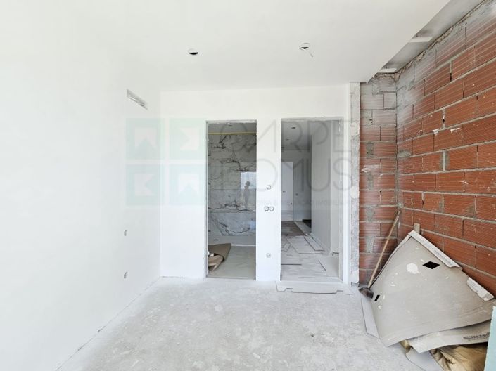 Image No.35-4 Bed House for sale