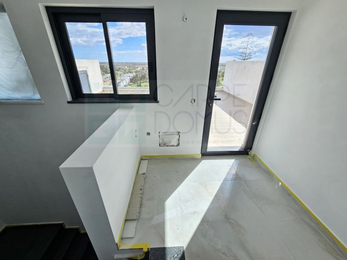 Image No.37-4 Bed House for sale