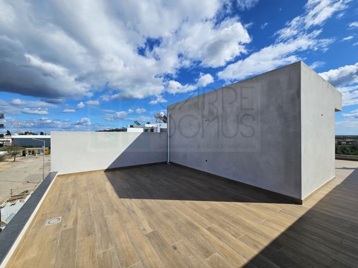 Image No.40-4 Bed House for sale