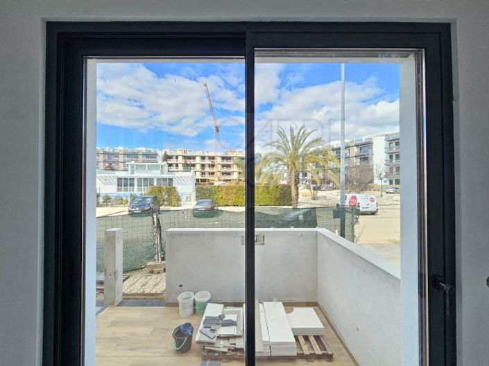 Image No.8-4 Bed House for sale