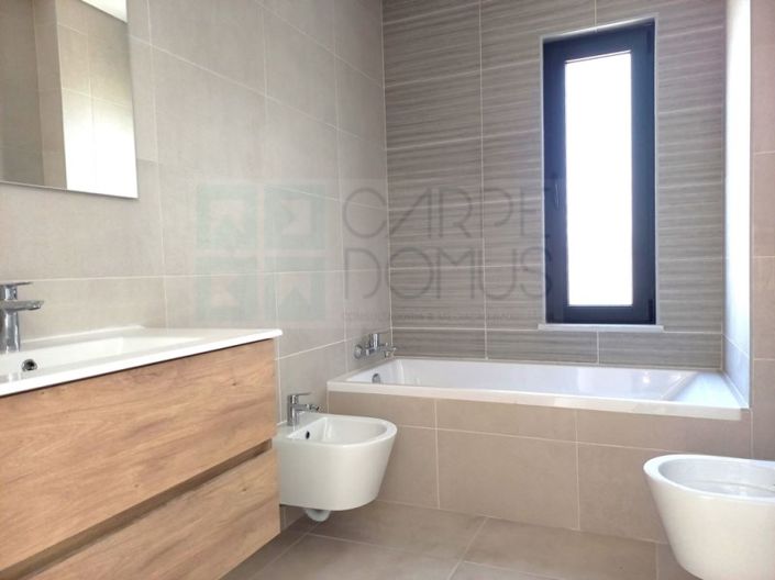 Image No.15-4 Bed Apartment for sale