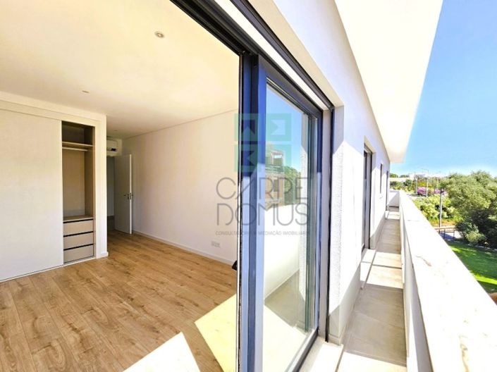 Image No.17-4 Bed Apartment for sale