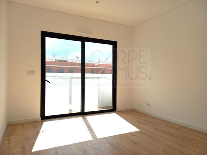 Image No.19-4 Bed Apartment for sale