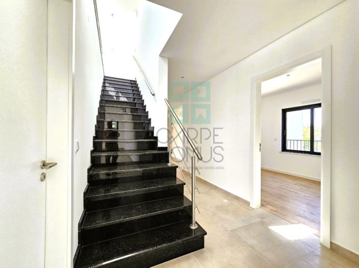 Image No.25-4 Bed Apartment for sale