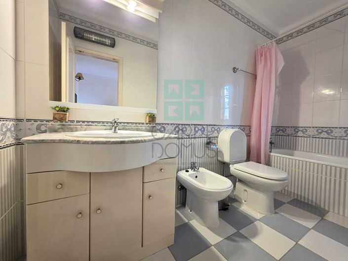 Image No.18-2 Bed House for sale