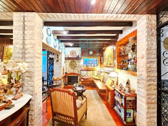 Image No.13-6 Bed House for sale