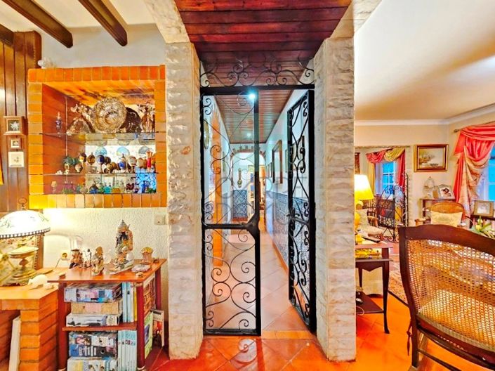 Image No.18-6 Bed House for sale