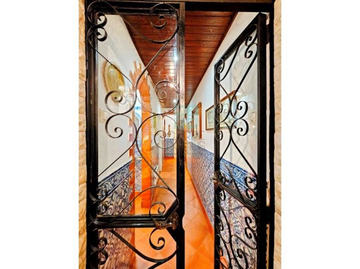 Image No.19-6 Bed House for sale