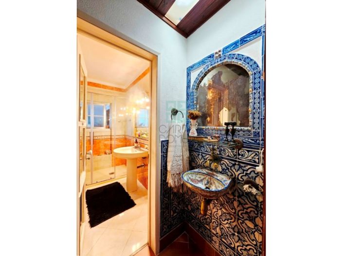 Image No.21-6 Bed House for sale