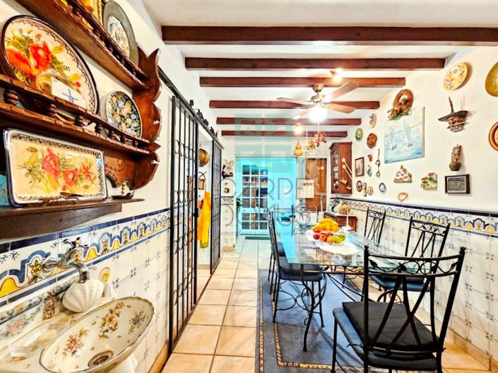 Image No.26-6 Bed House for sale