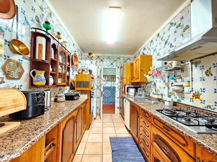 Image No.35-6 Bed House for sale
