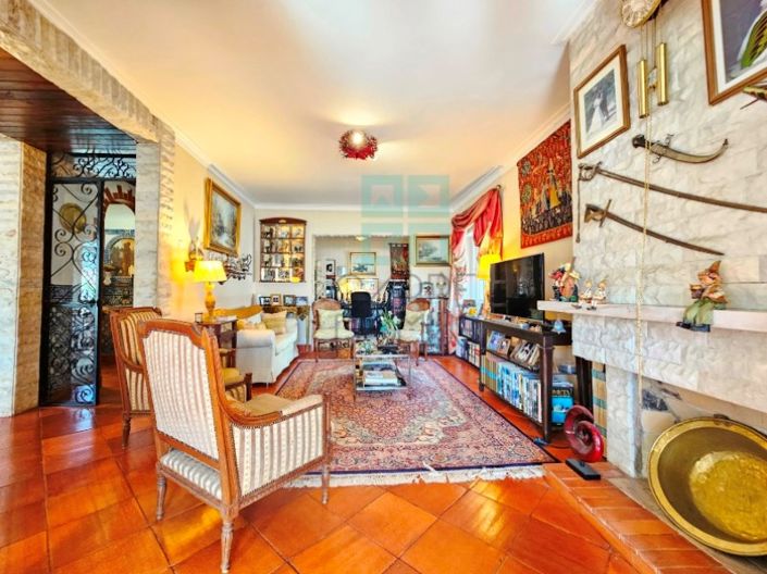 Image No.4-6 Bed House for sale